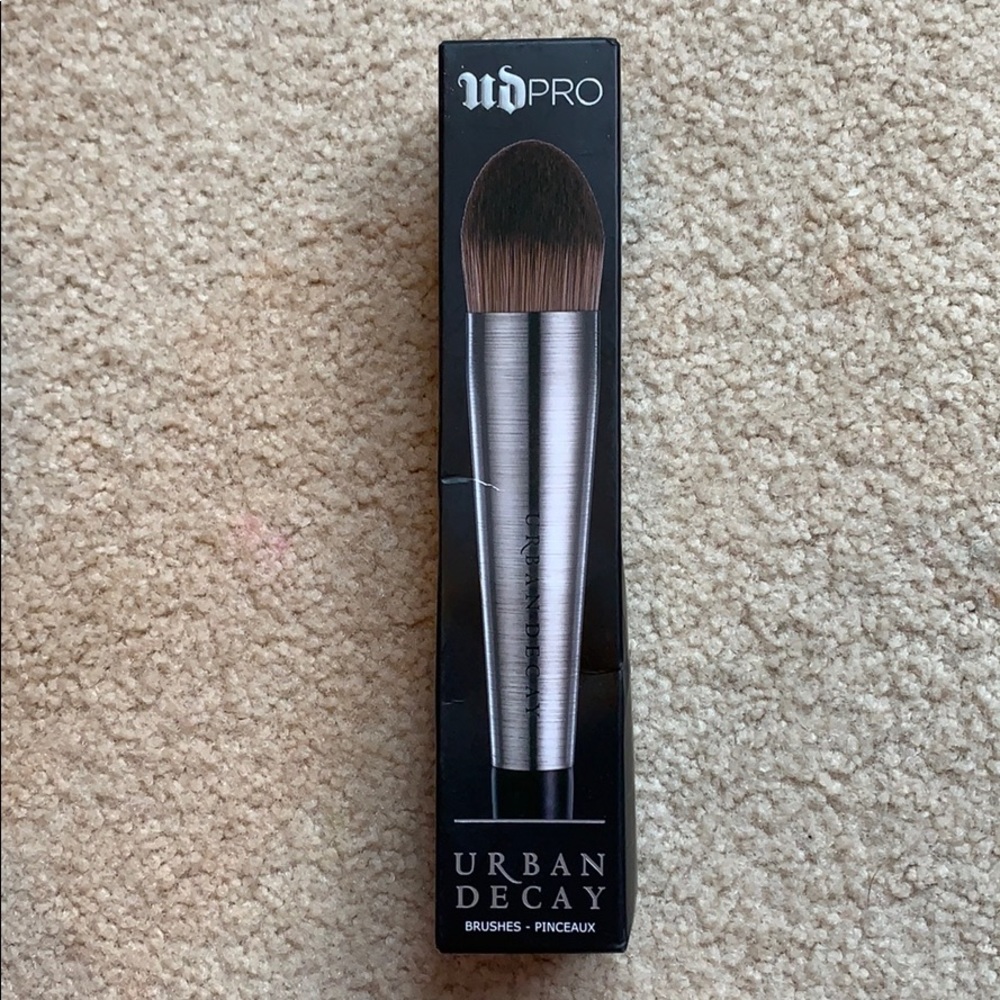 UD Pro Large Tapered Foundation Brush